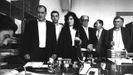 Imagen tomada en 1993 cuando se presentó en el Parlamento gallego una iniciativa para crear el grupo lácteo gallego. En la imagen, entre otros, Roberto García, Lidia Senra y Leandro Quintas