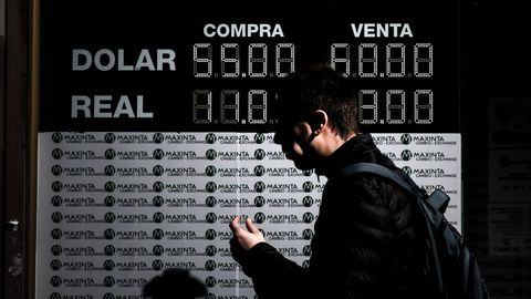 El golpe en los mercados fue mayor de lo esperado y el peso argentino se derrumbó