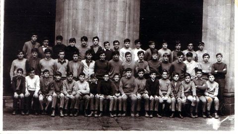 Otra imagen de la promoción de alumnos del colegio en el curso 1966-1967