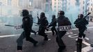 Agentes antidisturbios, durante las protestas ante la comisara de la Polica Nacional en Via Laietana