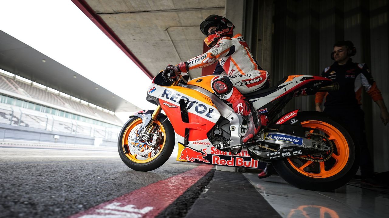 Tiendas que cuidan su escaparate f�sico y virtual.Johnson, durante la sesi�n de este mi�rcoles en la C�mara de los Comunes