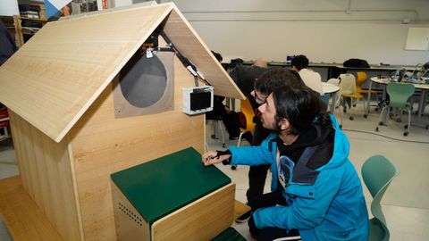 Alumnos do CIFP Universidade Laboral aplicando solucins IOT para crear un galieiro intelixente, sensorizado e con distintas alarmas