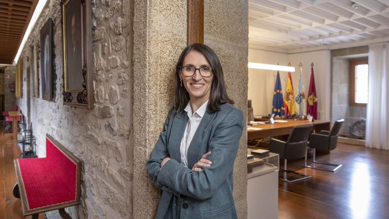 El primer día oficial de la rectora Rosa Crujeiras: <span lang=