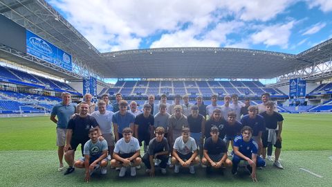 Plantilla del juvenil A del Real Oviedo, en el Carlos Tartiere
