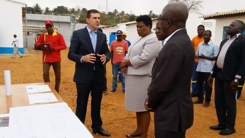 Jos Mara Negreira, durante la inauguracin de una planta de potabilizacin de Espina & Delfn en Angola