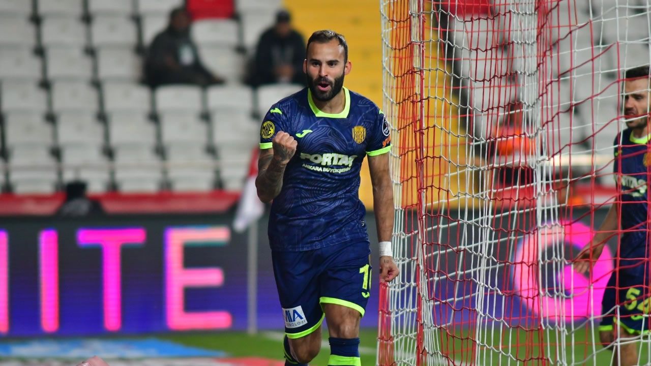 Rafa Guerrero .Jesé Rodríguez celebra un gol con el Ankaragücü.