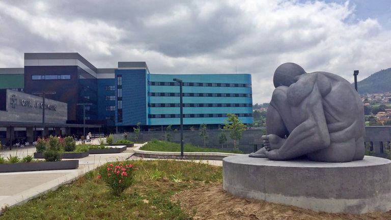 La Xunta autoriza un contrato de 3,2 millones para implantes de columna en el área sanitaria de Vigo