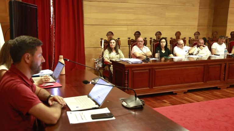 Cambados aprueba un presupuesto de 11,3 millones para el 2026 pero no la RPT