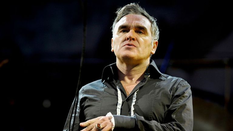 Morrissey, «en estado catatónico» por el ruido de las Fallas, suspende su concierto en Valencia
