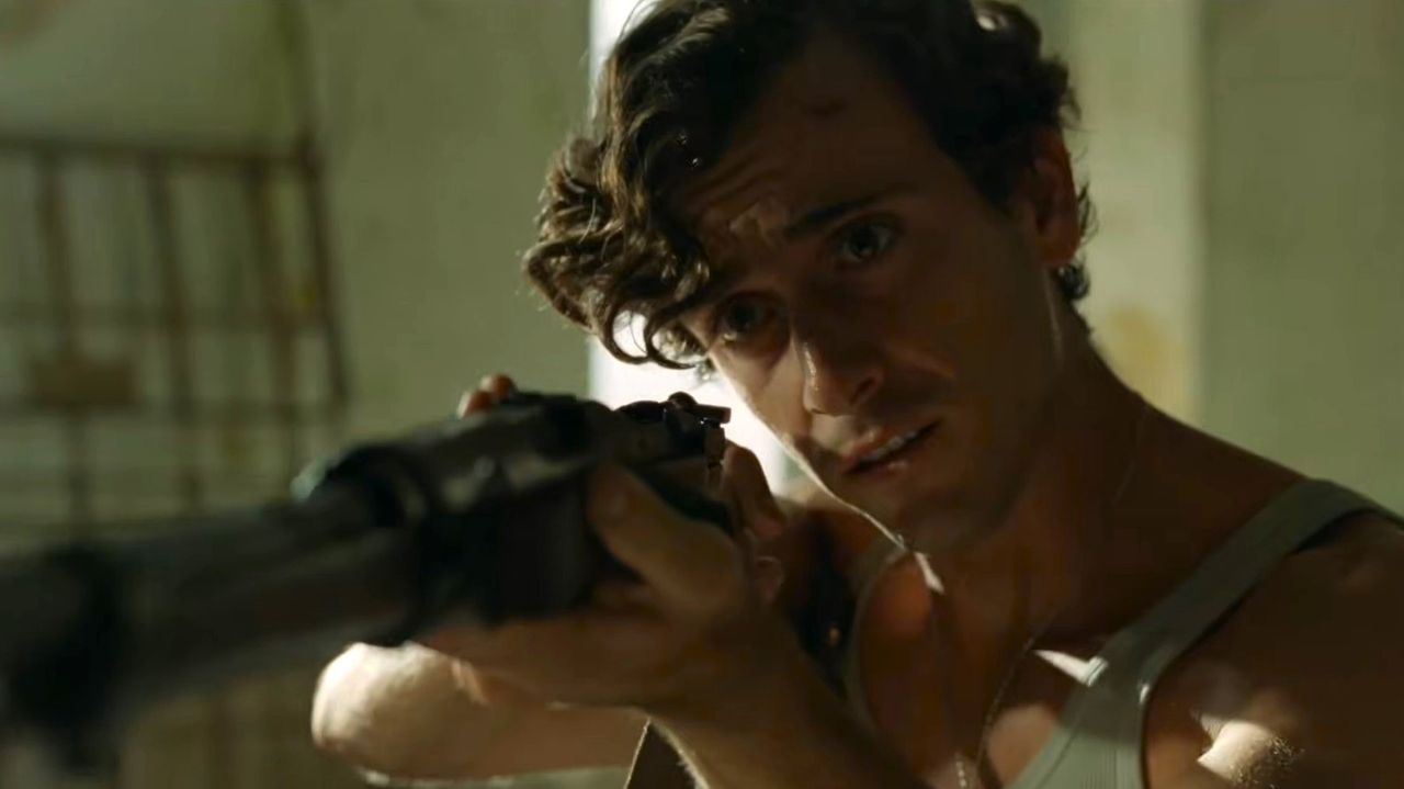 El actor y cantante Guitarricadelafuente, en una escena de la pel�cula �La bola negra� de Los Javis