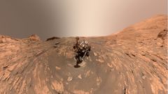 El robot explorador Curiosity, de la NASA, sobre la superficie del planeta Marte en una imagen tomada por el propio dispositivo en noviembre del 2021