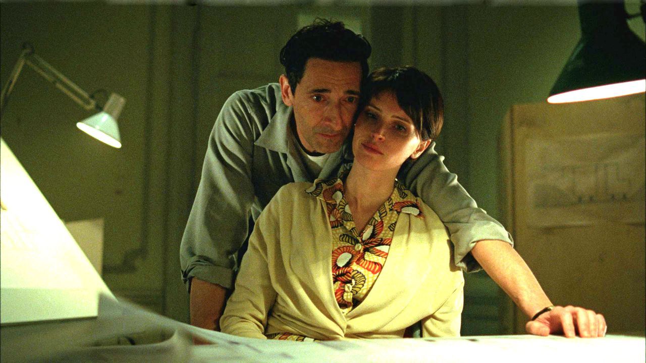 Adrien Brody y Felicity Jones, en �The Brutalist�,�pel�cula de A24 criticada por su uso de la IA