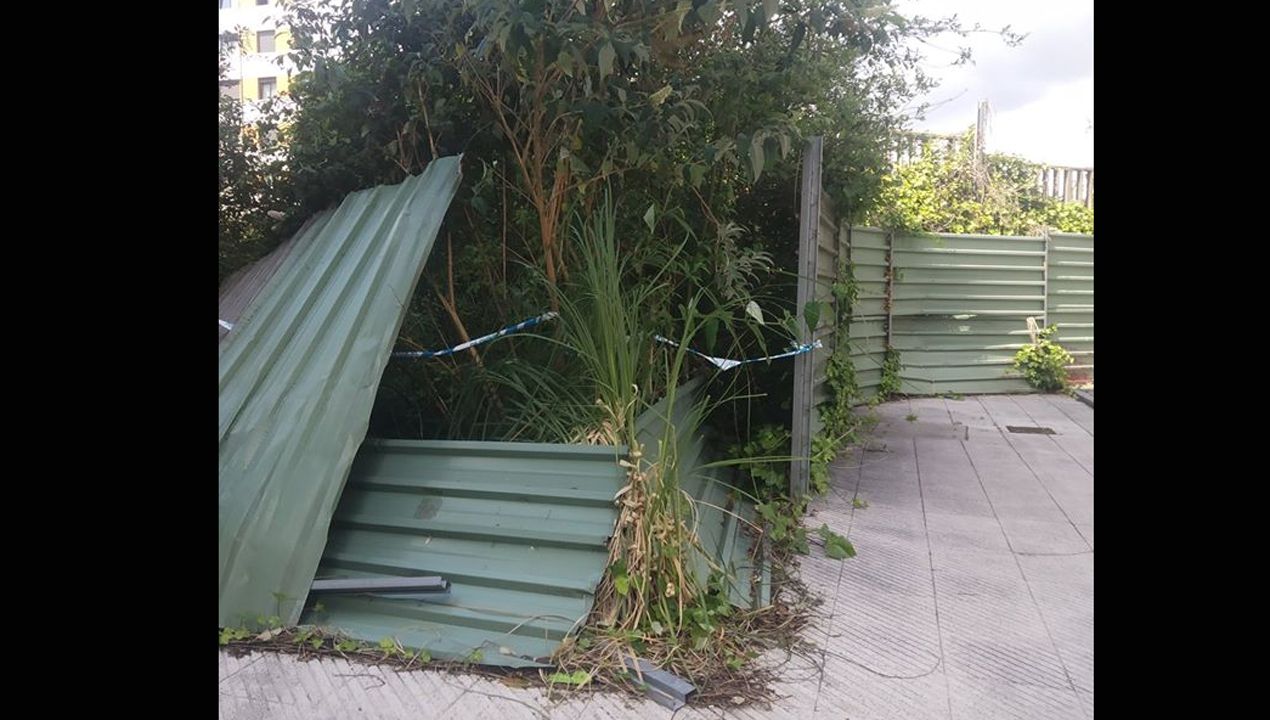 Denuncian el deterioro de un solar en la plaza Kike Gómez Haces