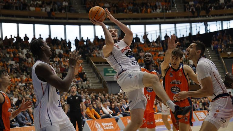 Brito y Westermann, los más destacados en la victoria del Obradoiro en el derbi