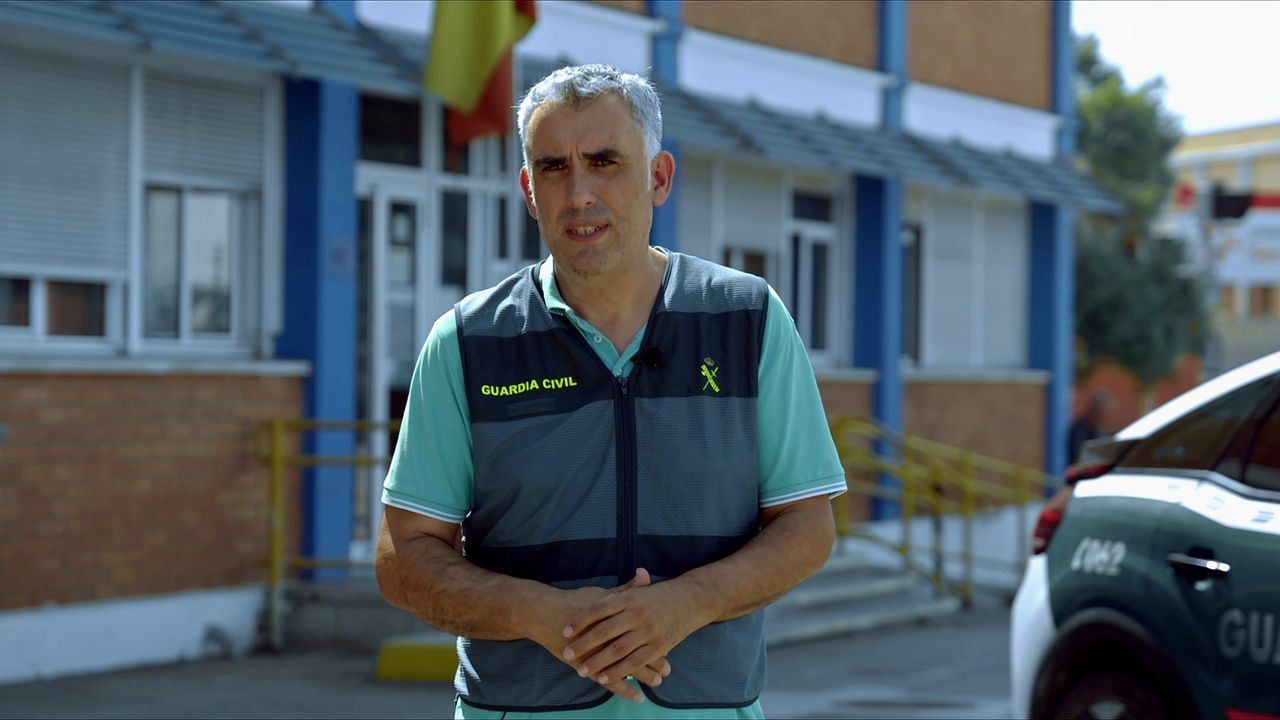Inlineruthmatilda.Mart�n Magari�o, agente de la Unidad de Fronteras del Puerto de Barcelona y colaborador del programa �Control de fronteras: Espa�a�