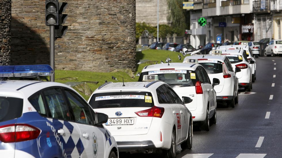 Los taxistan protestan en Lugo contra la competencia desleal