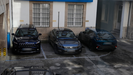 El coche en el que fue multado Baltar, el Volkswagen situado en el centro de la imagen, en el aparcamiento de la Diputación.