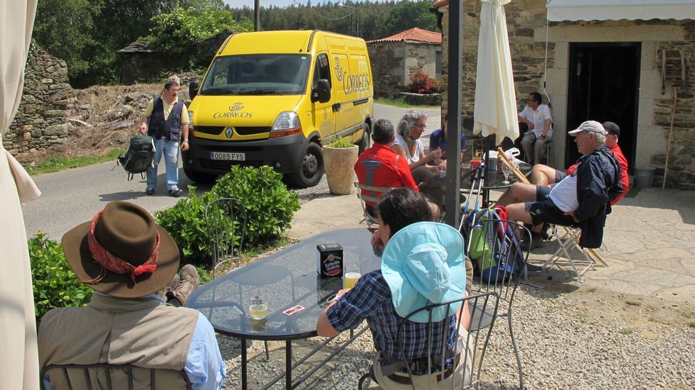 Alumnos del Gregorio Fern�ndez que organizan una exposici�n.