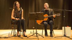 Rosa Cedrn e Emilio Ra nunha recente actuacin en Malpica, onde ofreceron o espectculo Diversins 