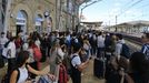 Pasajeros esperando al tren en la estación de Santiago