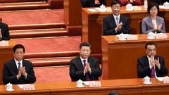 El presidente Xi Jinping, en el centro de la imagen, aplaude durante una de las intervenciones en la Conferencia Consultiva Poltica del Pueblo Chino 