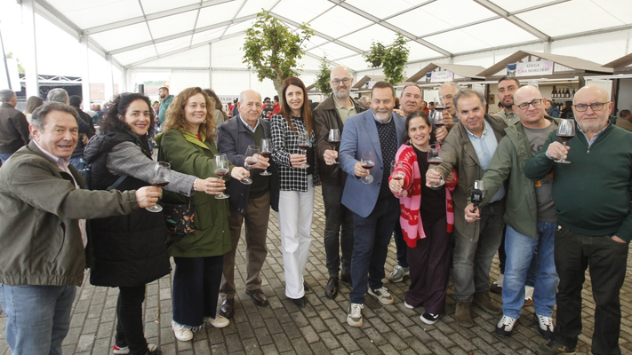 La conselleira do Medio Rural brinda en la feria de Pant�n