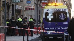 Agentes de la Polica Local encontraron el cadver de la mujer asesinada en el barrio de San Miguel de Bilbao.