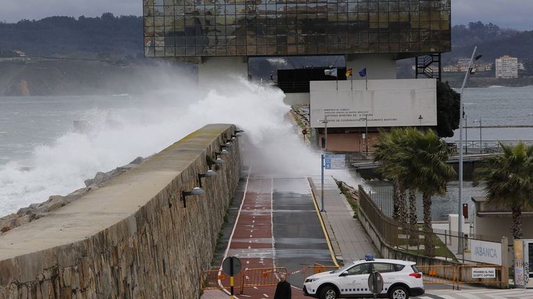 Fuerte oleaje en la costa gallega