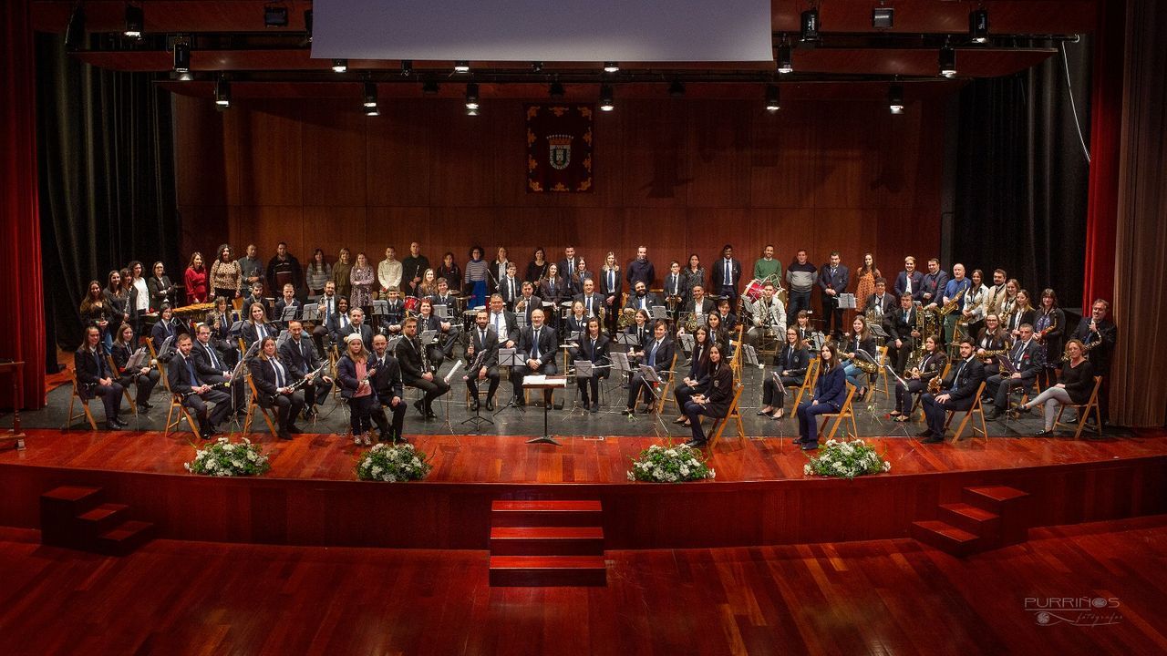 El espect�culo �Reinventio� llena el auditorio de magia, circo y danza