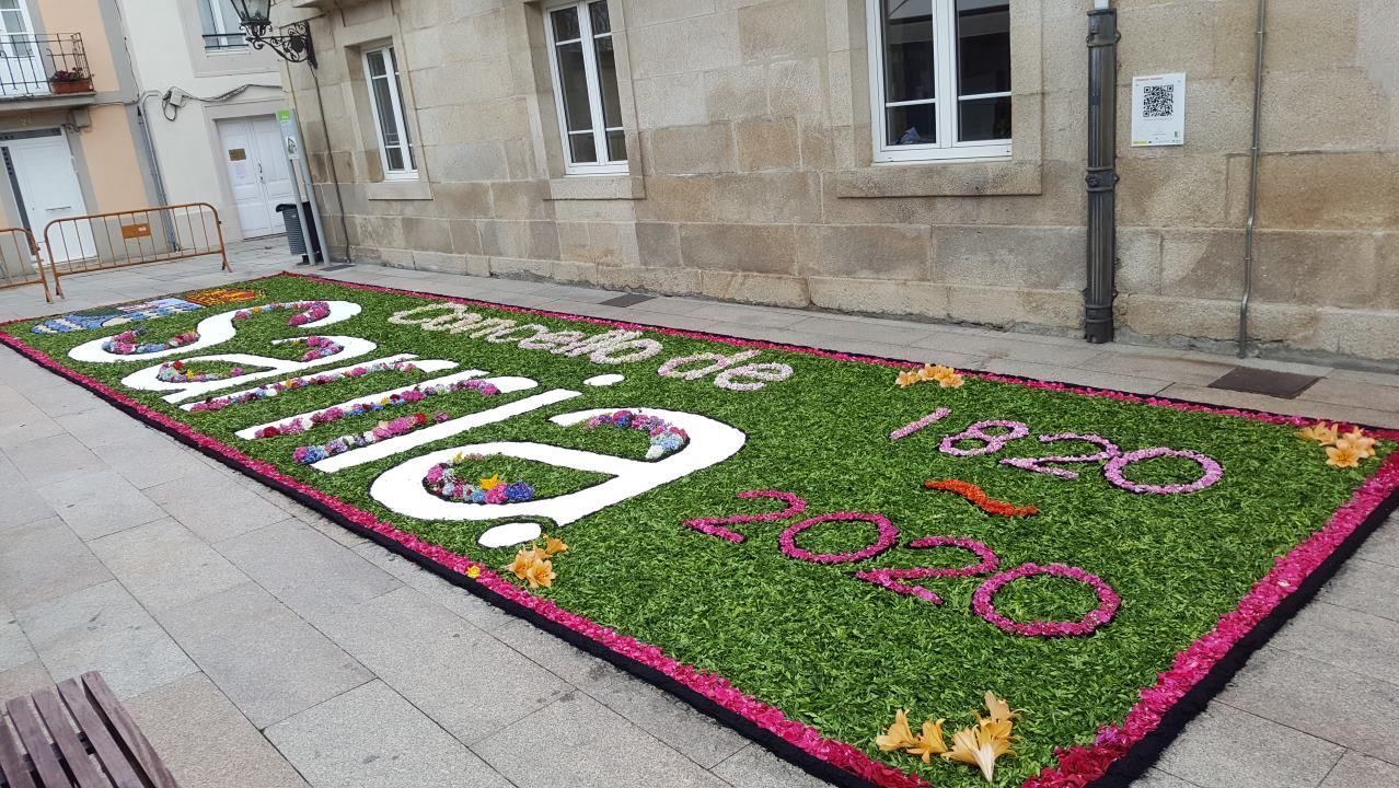 Alfombra conmemorativa por el bicentenario del Ayuntamiento de Sarria