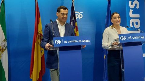 El presidente de la Junta de Andaluca, Juanma Moreno, y la candidata del PP a la presidencia de las Islas Baleares, Marga Prohens 