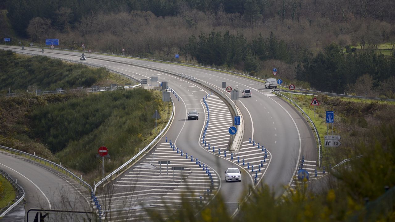 Inicio y final del nico tramo de la autova, entre A Pobra de San Xiao y Sarria