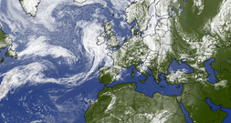 Imagen satelital de ayer por la tarde con el frente a las puertas de la comunidad gallega