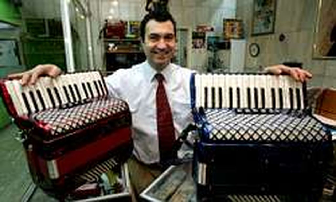 Un vigués crea un acordeón que triunfa en el mercado mundial