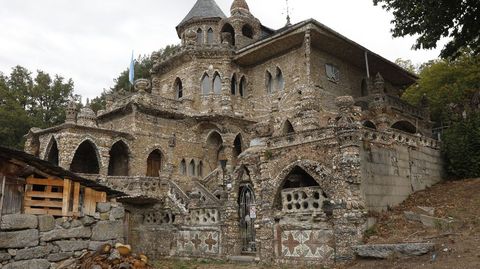 La casa das Pedriñas es obra de Daniel Mancebo, el Gaudí de A Veiga