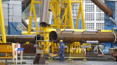 Construcción de «jackets», estructuras para la eólica marina, en Navantia Fene, en una foto de archivo