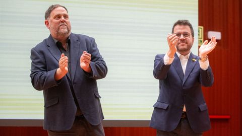 De izquierda a derecha, el presidente de ERC, Oriol Junqueras, y el presidente de la Generalitat y coordinador nacional de ERC, Pere Aragons.