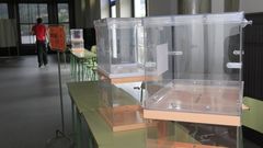 Urnas electorales en un colegio electoral, en imagen de archivo.