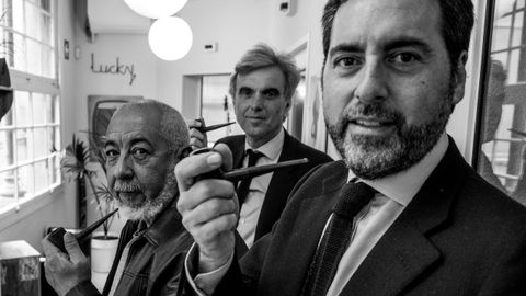 «El club de las tres pipas» es una serie de 12 pódcast realizados por Hänsel* i Gretel* (Llucià Homs y Fèlix Riera, con Leonardo Padura, en la imagen) centrada en el mundo de los artista