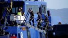 La Patrullera Petrel desembarca en Vigo un velero cargado con 2.000 kilos de cocaína