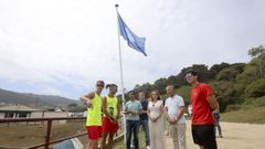En la foto, la bandera azul que ya ondea en la playa de San Xurxo. 