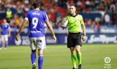 Toche De la Fuente Ramos Osasuna Real Oviedo El Sadar.Toch� protesta una acci�n del encuentro a De la Fuente Ramos