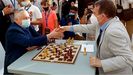 El alcalde Abel Caballero y el campeón mundial Karpov quedan en tablas en Vigo