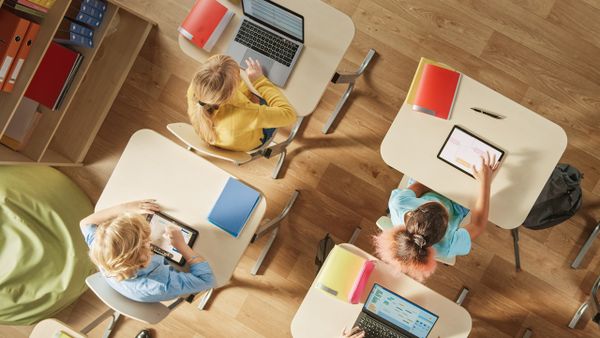 Los ordenadores y las tabletas son ya una parte m�s del material educativo