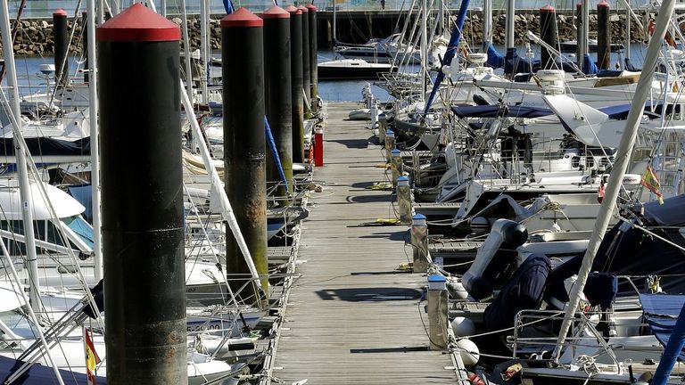 Detenida una pareja por hacer una fiesta en un yate ajeno en el puerto deportivo de Vigo
