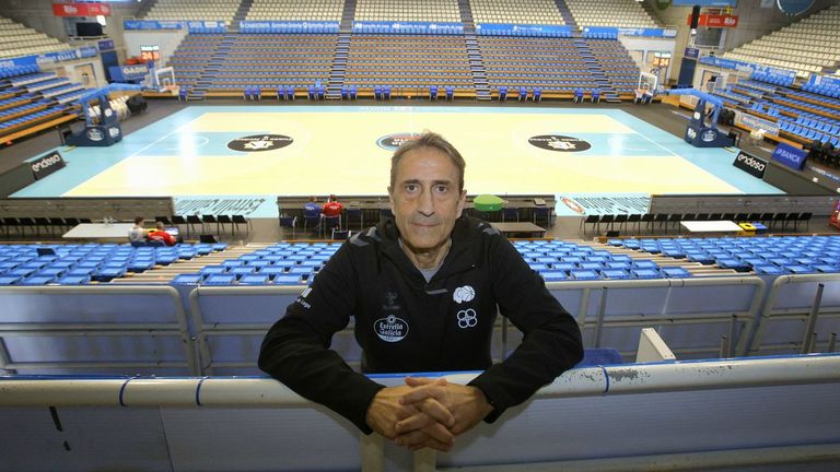 Luis Casimiro, entrenador del Breogán: «Russell nos da más de lo que creíamos, es un ejemplo»