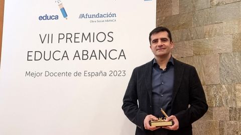 Javier Saco Fernández recibió el galardón en la gala de los premios Educa Abanca 2023, celebrada en A Coruña