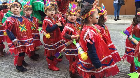 Desfile de los alumnos de infantil del colegio narons de A Solaina 