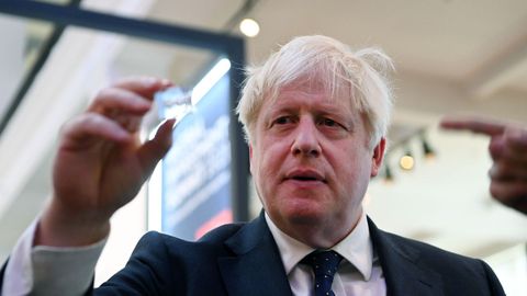Boris Johnson descarta volver a la mascarilla, por ahora 