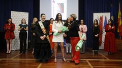 Valentina Estvez Cuenca (en el centro) ser la nueva Meiga Mayor de las hogueras de San Juan del 2024
